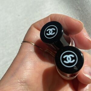 Chanel ULTRA LE TEINT Ultrawear foundation shade BD11 and shade BR12